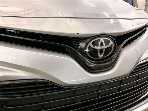 Used 2020 Toyota Camry LE image 29