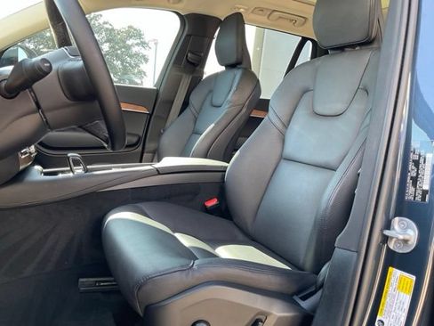 Certified 2024 Volvo XC90 T8 Core w/ Protection Package Premier AWD/4WD image 14