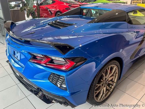 Used 2024 Chevrolet Corvette Stingray Premium Conv w/ Z51 Performance Package RWD image 11