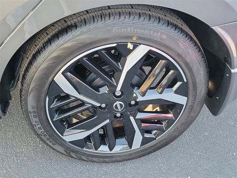 New 2025 Nissan Versa SR w/ Trunk Package image 13