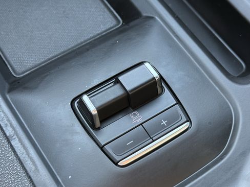 Used 2024 GMC Sierra 2500 AT4 image 23