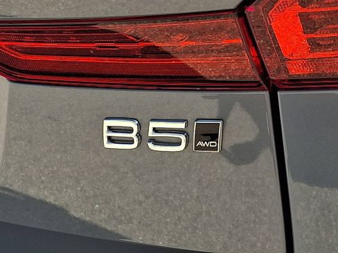 Used 2023 Volvo XC60 B5 Plus AWD/4WD image 33