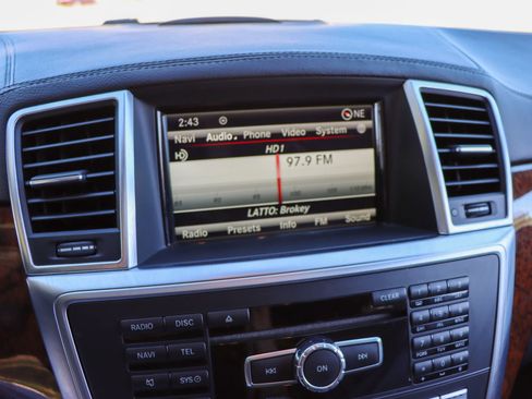 Used 2015 Mercedes-Benz GL 450 4MATIC image 42