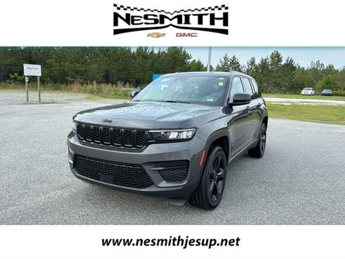Used 2023 Jeep Grand Cherokee Altitude AWD/4WD image 1