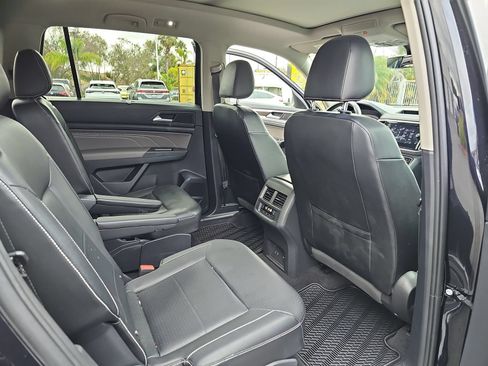 Used 2022 Volkswagen Atlas SE w/ Panoramic Sunroof Package FWD image 14