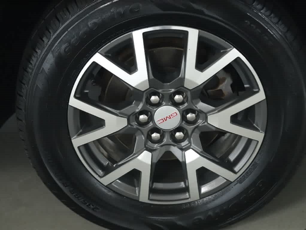 Used 2023 GMC Acadia SLE FWD image 9