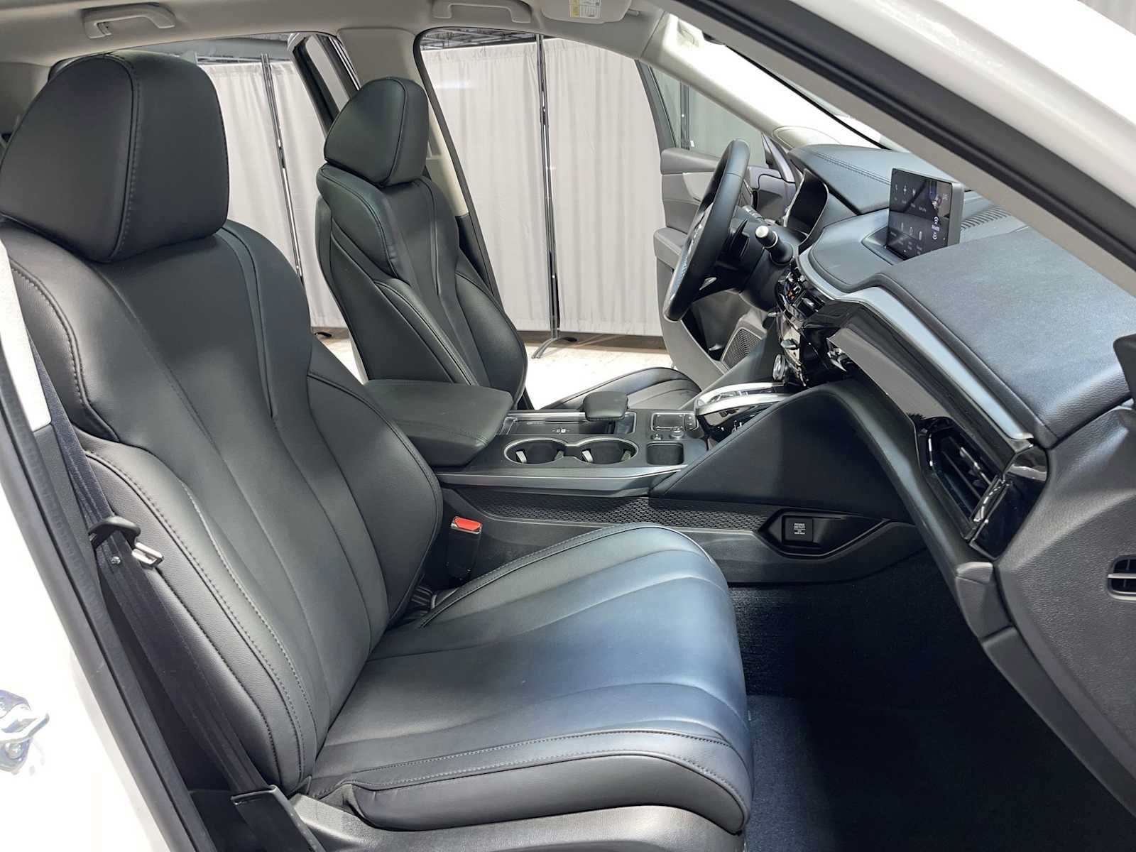 Used 2024 Acura MDX SH-AWD image 14