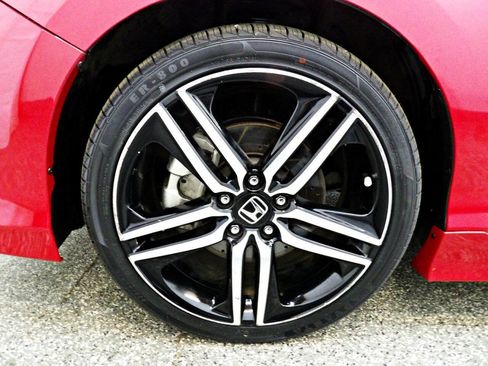 Used 2017 Honda Accord Sport image 18