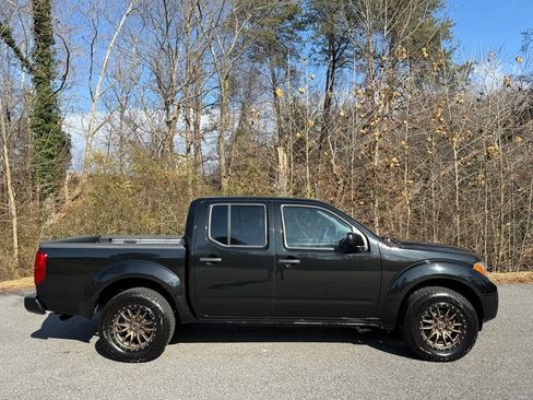 Used 2019 Nissan Frontier SV w/ Value Truck Package image 5