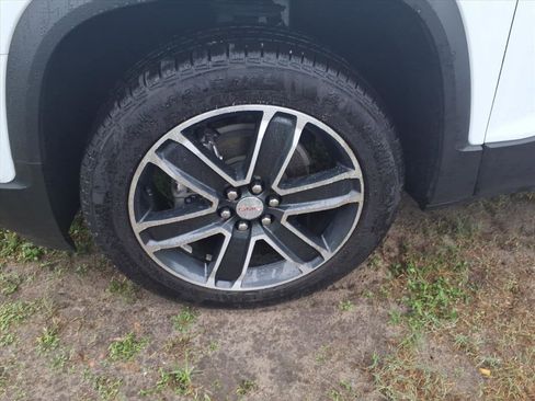 Used 2021 GMC Acadia SLT w/ Preferred Package image 6