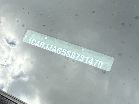 Used 2025 Jeep Grand Cherokee L Laredo image 36