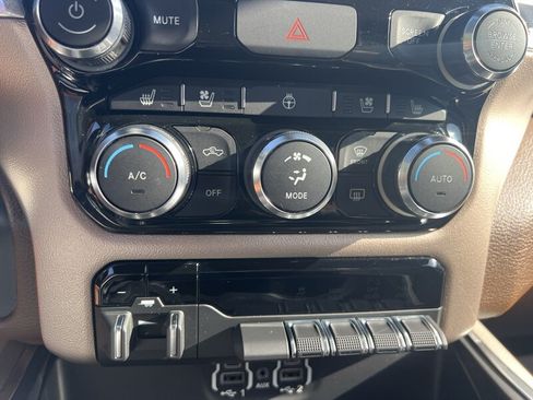 Used 2020 RAM 1500 Laramie AWD/4WD image 17