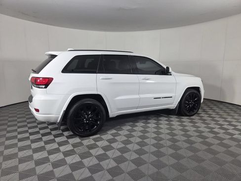 Used 2019 Jeep Grand Cherokee Altitude RWD image 6