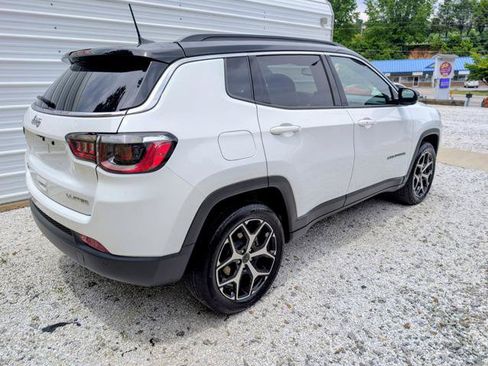 Used 2025 Jeep Compass Limited AWD/4WD image 15