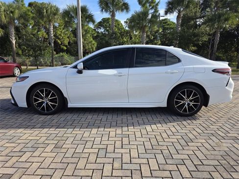 Used 2022 Toyota Camry SE image 8