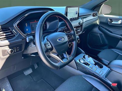 Used 2025 Ford Escape ST-Line image 11