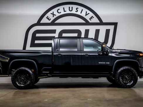 Used 2024 Chevrolet Silverado 2500 ZR2 w/ Technology Package image 8