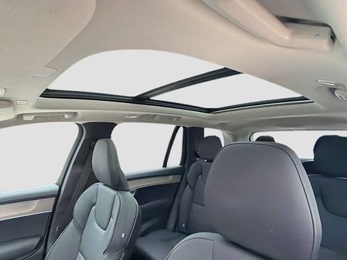 Used 2025 Volvo XC90 B5 Plus image 28