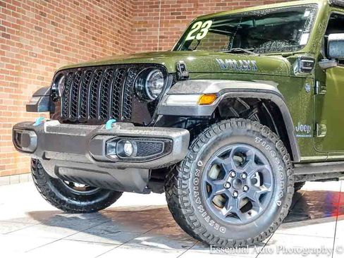 Used 2023 Jeep Wrangler Unlimited w/ Convenience Group AWD/4WD image 3