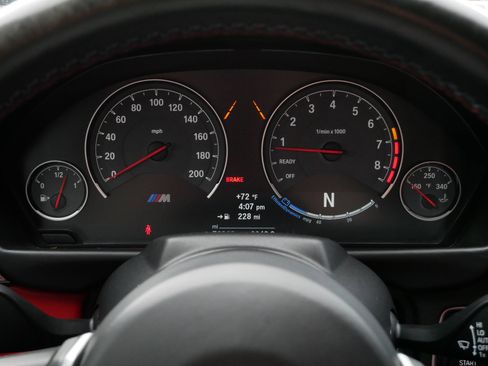 Used 2018 BMW M4 Convertible image 21