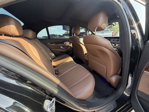 Used 2017 Mercedes-Benz E 300 4MATIC image 8
