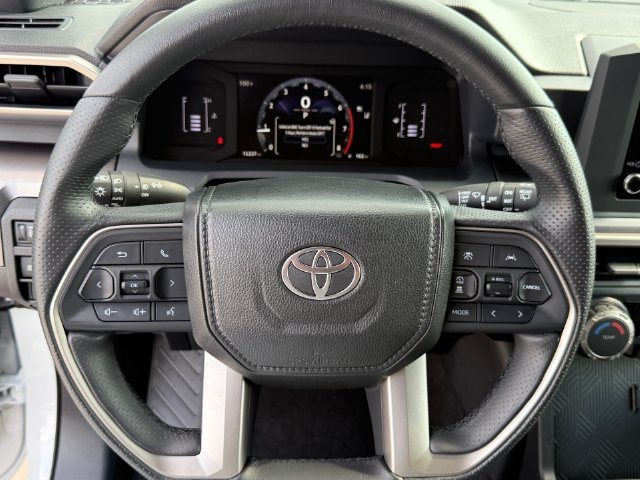 Used 2025 Toyota 4Runner SR5 AWD/4WD image 15