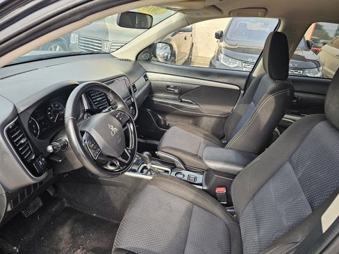 Used 2018 Mitsubishi Outlander SE image 8