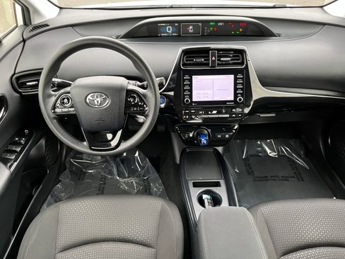 Used 2022 Toyota Prius L Eco image 11