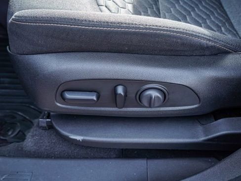 Used 2020 Chevrolet Equinox LT image 18