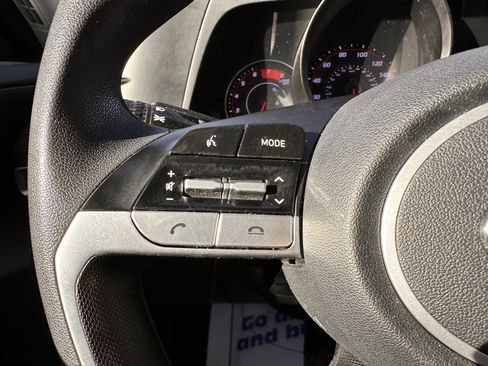 Used 2021 Hyundai Elantra SE image 10