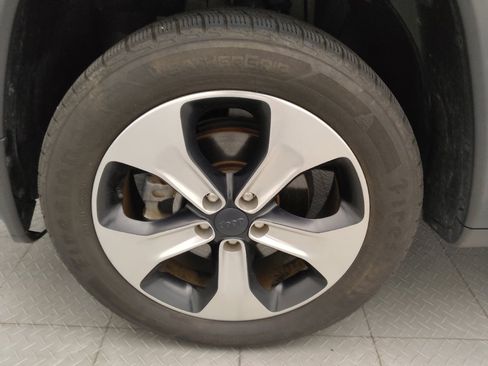 Used 2018 Jeep Compass Latitude w/ Popular Equipment Group AWD/4WD image 31