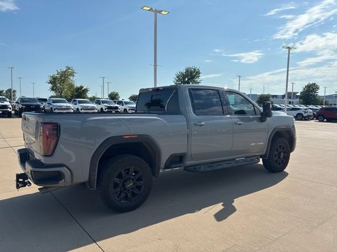 Used 2024 GMC Sierra 2500 AT4 w/ Technology Package AWD/4WD image 4