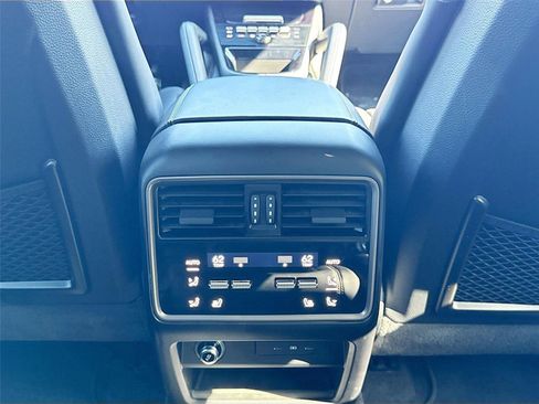Used 2025 Porsche Cayenne Turbo image 12