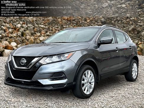 Used 2020 Nissan Rogue Sport SV image 1