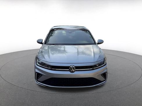Used 2025 Volkswagen Jetta SE image 4