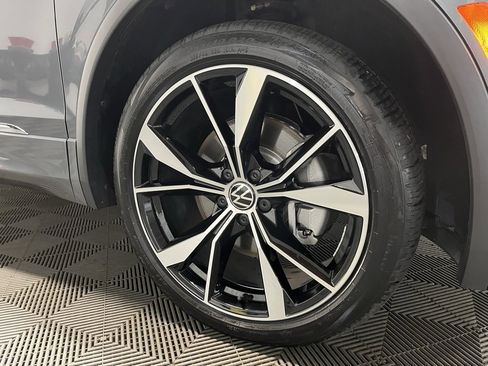 Used 2024 Volkswagen Tiguan SEL R-Line image 3