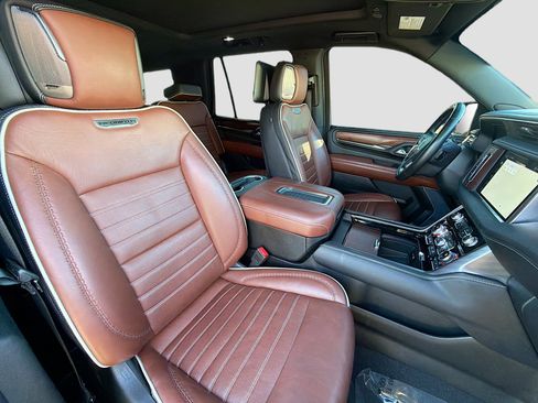Used 2023 GMC Yukon Denali Ultimate image 15