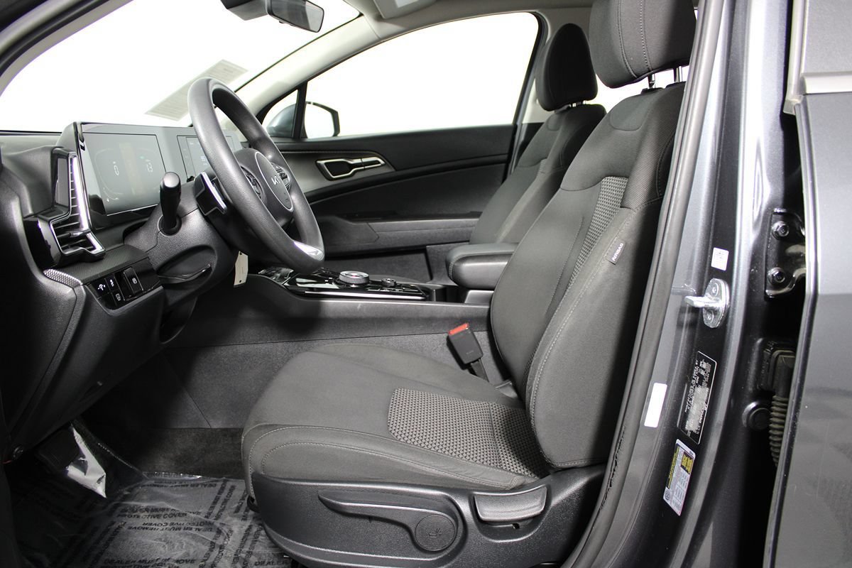Used 2023 Kia Sportage LX AWD/4WD image 7