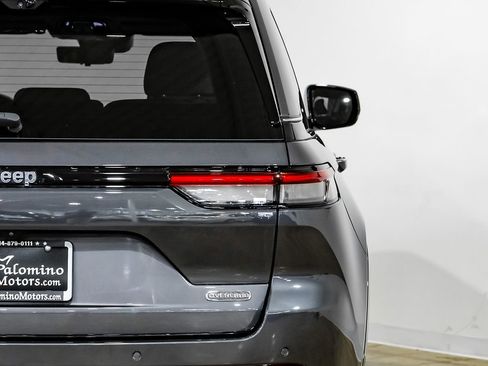 Used 2022 Jeep Grand Cherokee Overland w/ Luxury Tech Group IV image 46