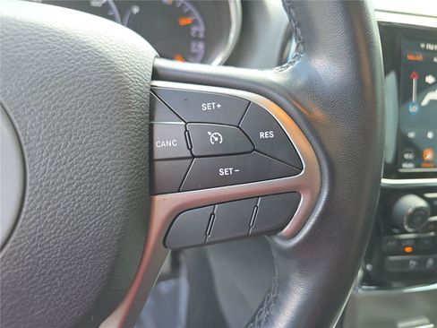 Used 2021 Jeep Grand Cherokee Laredo RWD image 31