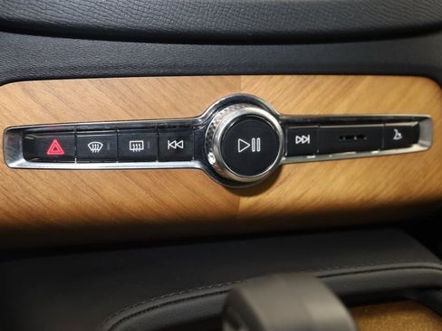Used 2024 Volvo XC90 B5 Plus image 31