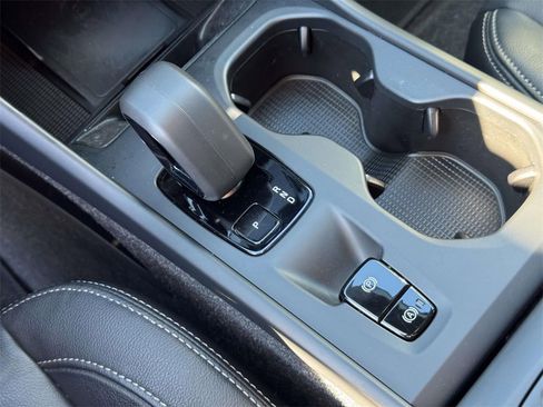 Certified 2024 Volvo XC40 B5 Core image 28