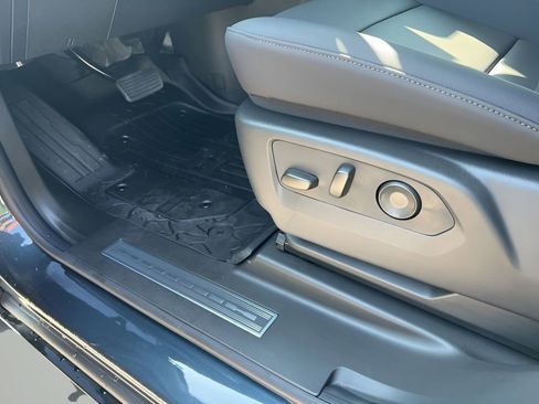 New 2025 GMC Hummer EV 2X w/ LPO, Dark Essentials Package image 27