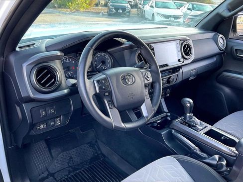 Used 2023 Toyota Tacoma TRD Off-Road image 13