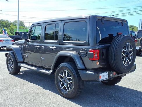 New 2026 Jeep Wrangler Unlimited Sahara AWD/4WD image 4