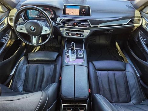 Used 2022 BMW 740i w/ M Sport Package image 20