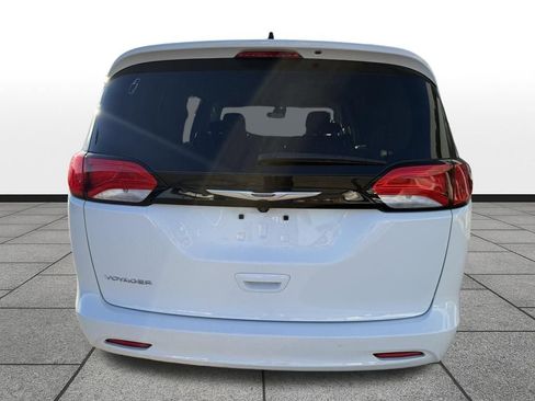 Used 2023 Chrysler Voyager LX image 6