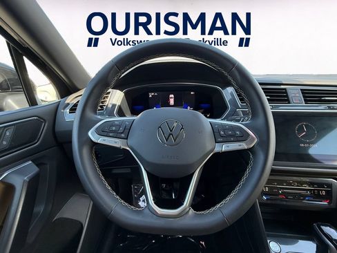 Used 2023 Volkswagen Tiguan SE w/ Panoramic Sunroof Package AWD/4WD image 14