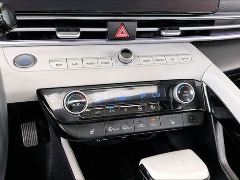 Used 2024 Hyundai Elantra Limited FWD image 23