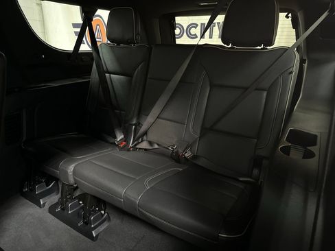 Used 2025 Chevrolet Suburban Premier AWD/4WD image 23